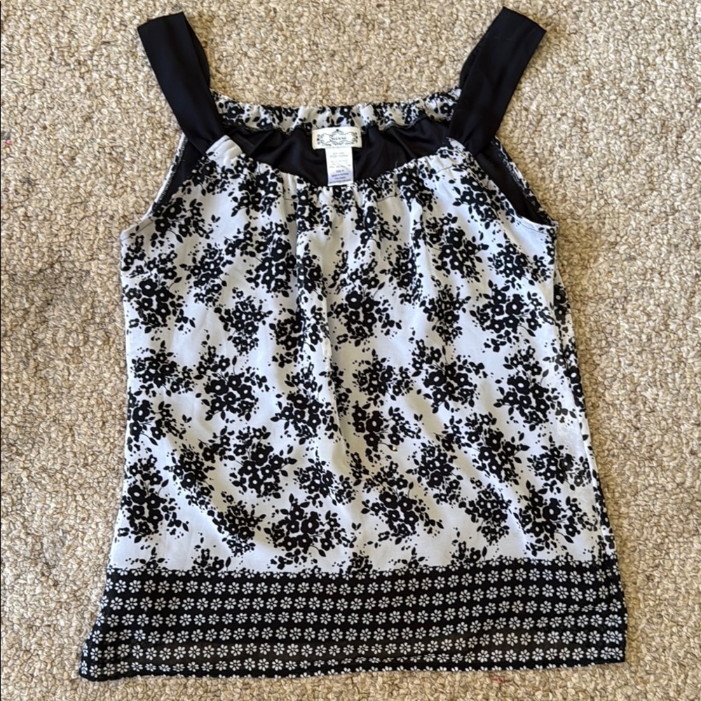 Trixxi Black and White Sleeveless Top